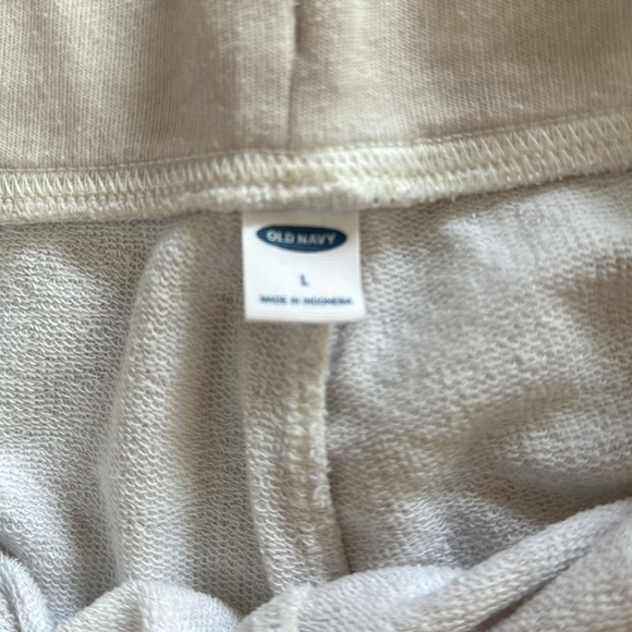 Short and Sweatshirt Set - Picture 3 of 6